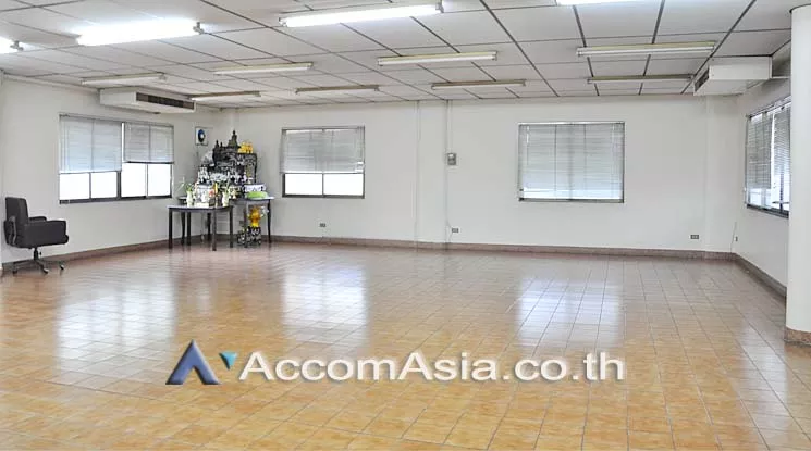  2  Office Space For Rent in Ratchadaphisek ,Bangkok MRT Sutthisan AA14497